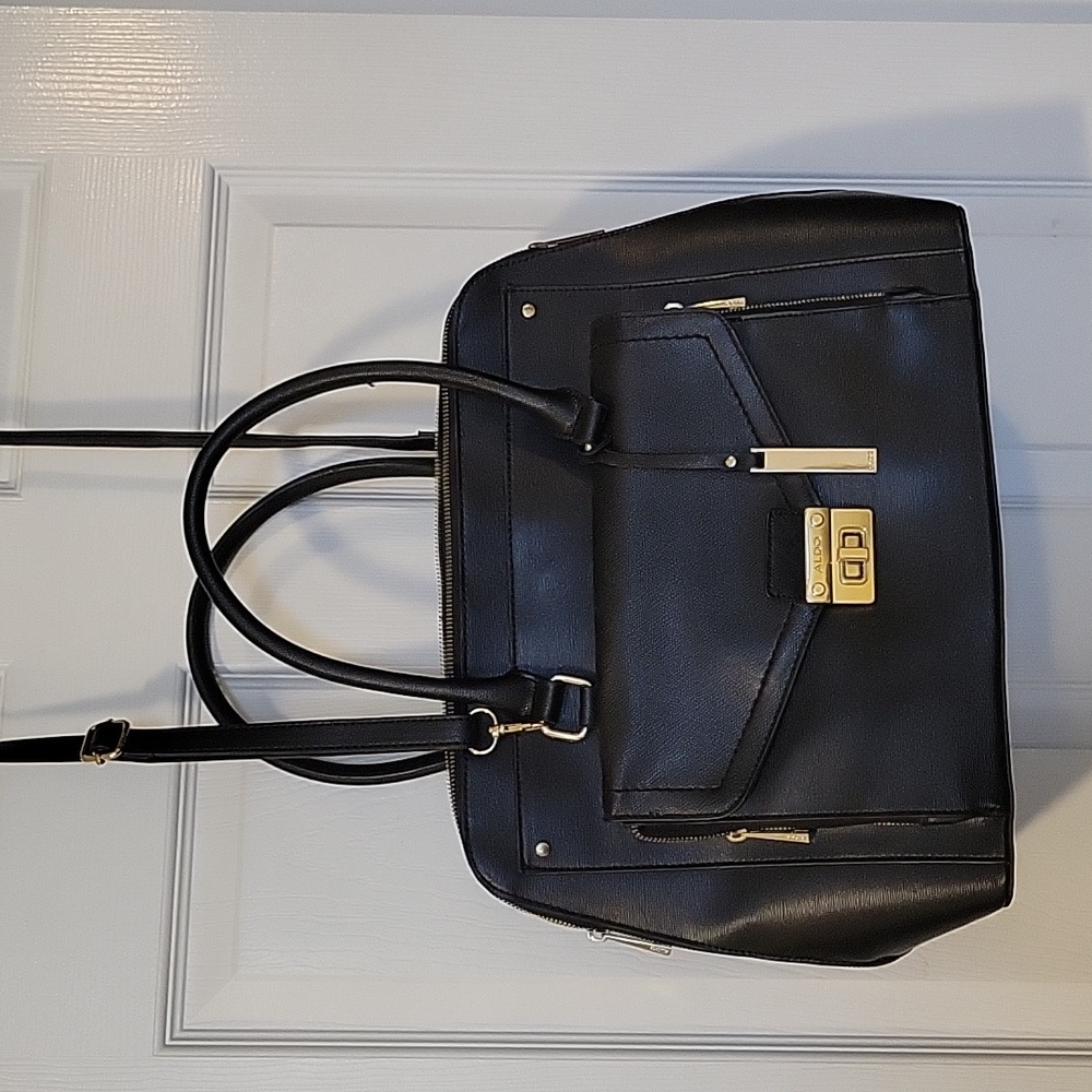 Medium size, structured bag with short and long handles
